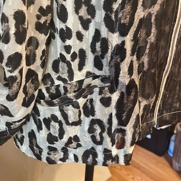 Chico's Animal Print Zipper Jacket in Black and Cream NWT - Picture 3 of 7